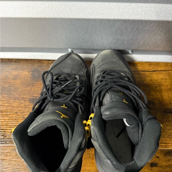 Nike Air Jordan 12 Retro GS Black Taxi 153265-071 Size 6Y Sneakers Black Yellow - Picture 6 of 10